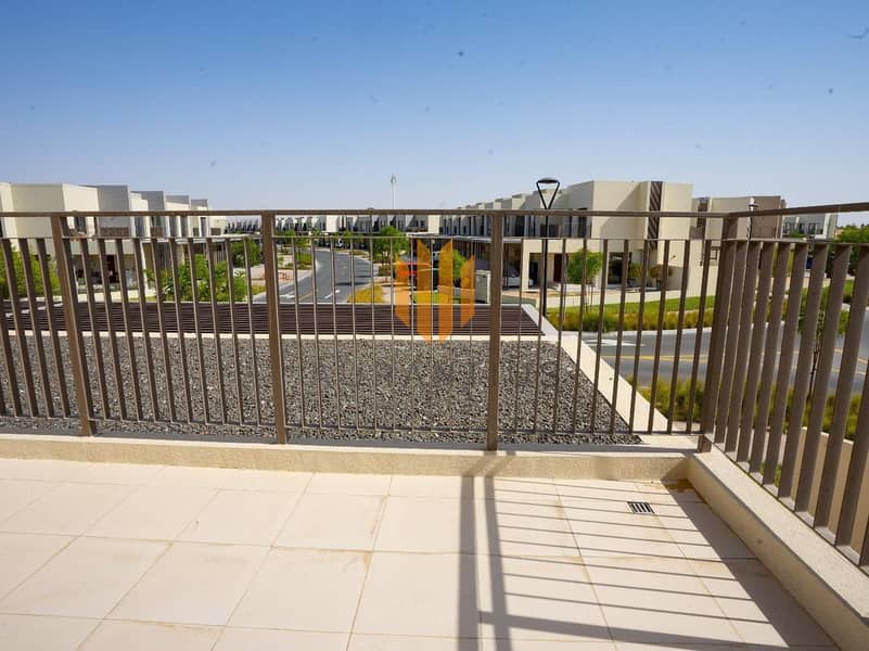 Single Row | Unfurnished | Direct To Pool - Image 15