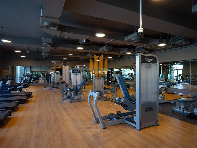 Single Row | Unfurnished | Direct To Pool - Image 16