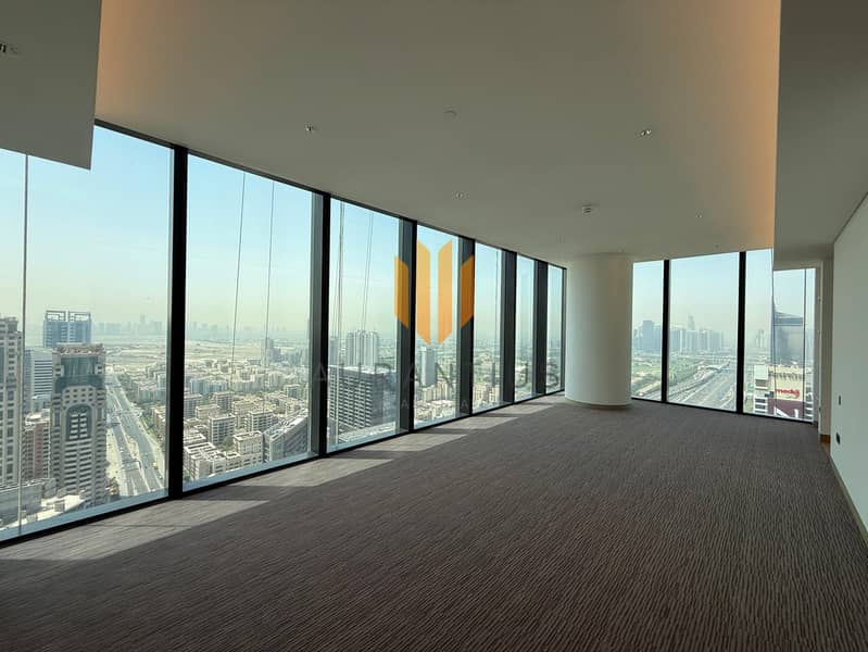 Luxurious 4BR with Breathtaking Views|Vacant - Image 6