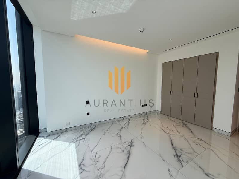 Luxurious 4BR with Breathtaking Views|Vacant - Image 11