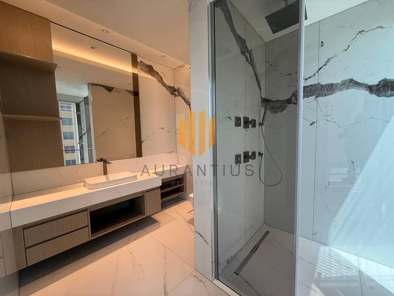 Luxurious 4BR with Breathtaking Views|Vacant - Image 14