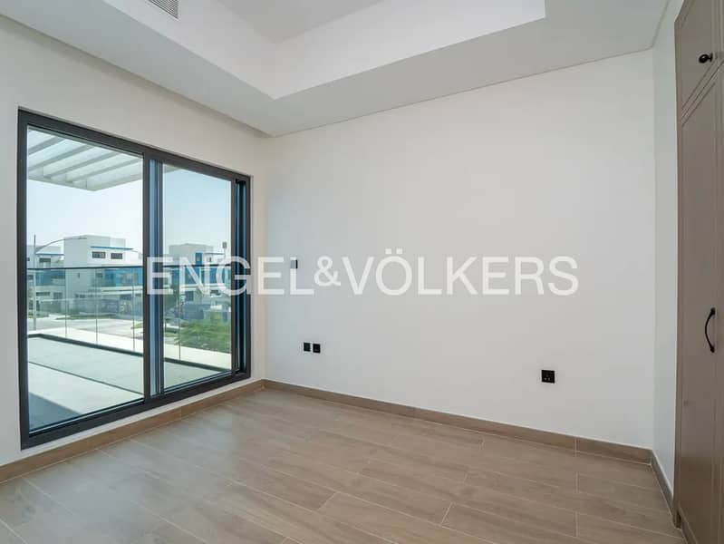 Mediterranean Lifestyle | Lagoon Access | Modern - Image 12