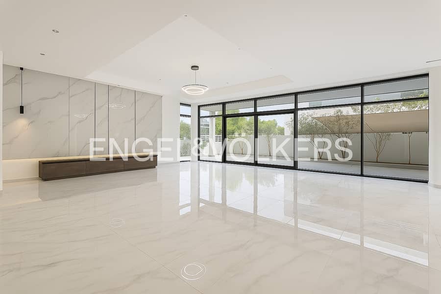 Upgraded Corner Villa | Modern | Bright