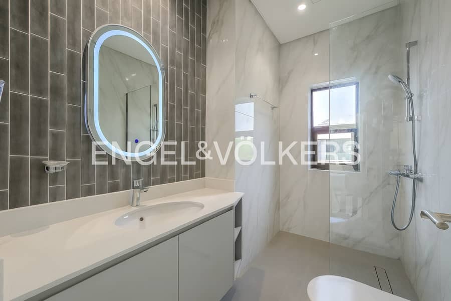 Upgraded Corner Villa | Modern | Bright - Image 12