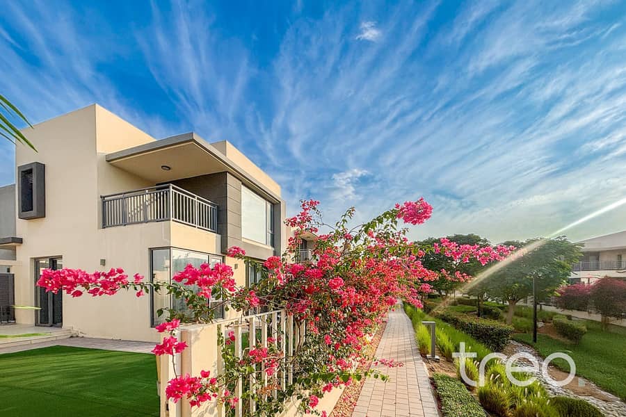 Corner Unit | Vacant | Green Belt