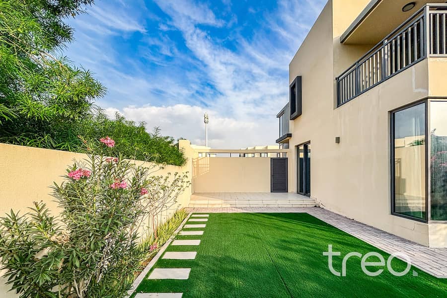 Corner Unit | Vacant | Green Belt