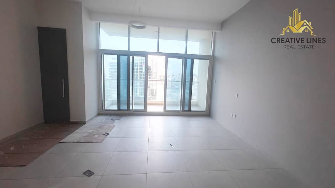 HUGE SIZE STUDIO// WITH BALCONY// SPACIOUS