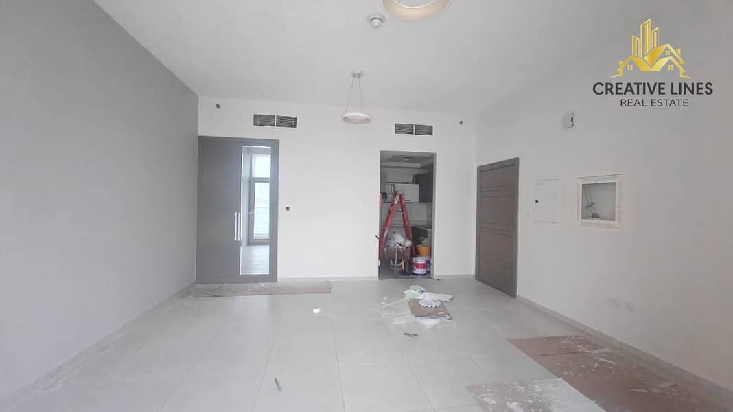 HUGE SIZE STUDIO// WITH BALCONY// SPACIOUS