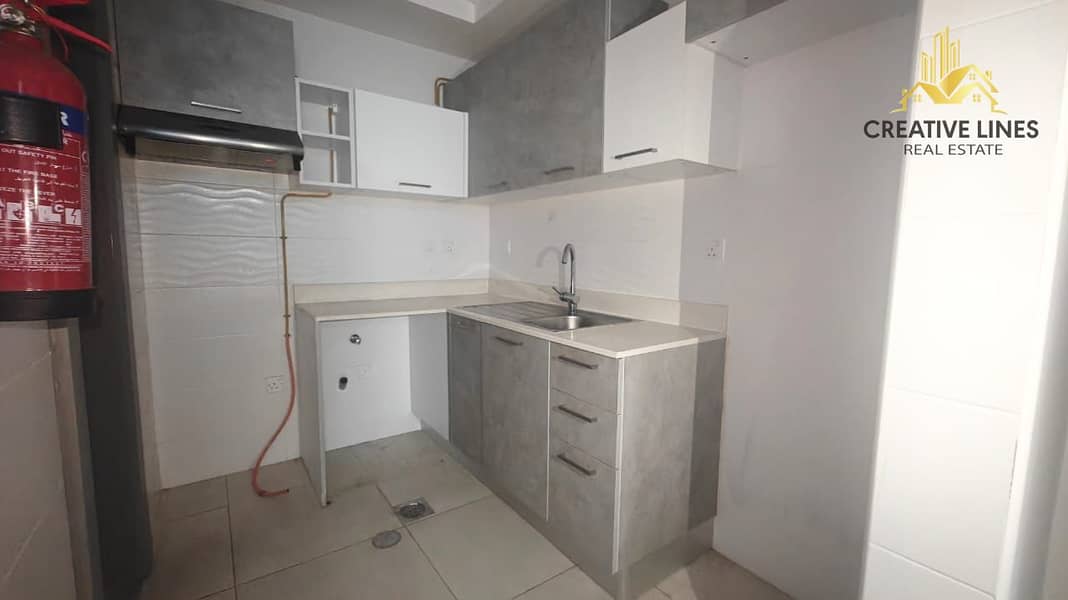 HUGE SIZE STUDIO// WITH BALCONY// SPACIOUS