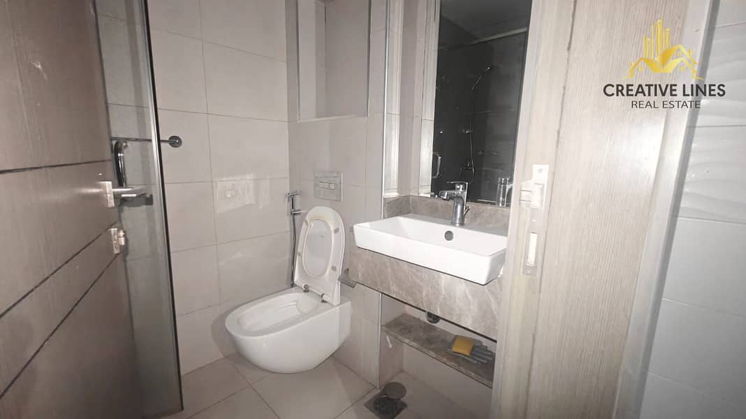 HUGE SIZE STUDIO// WITH BALCONY// SPACIOUS - Image 7