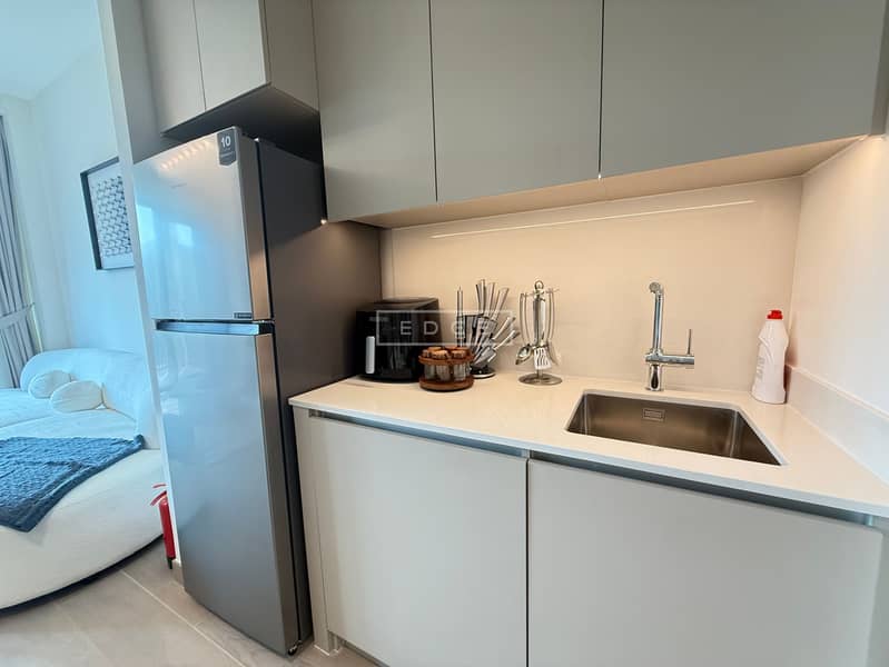 Prime Location | Brand New | Stunning View - Image 9