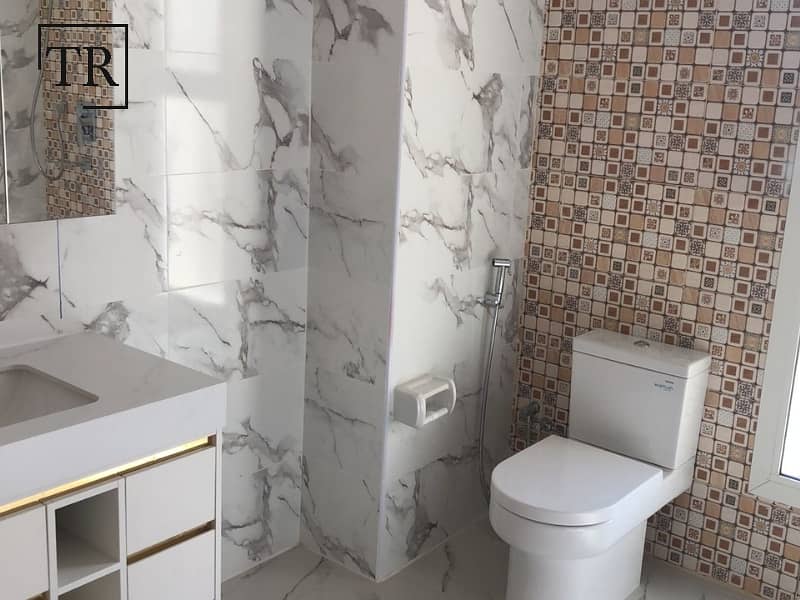 Corner Unit | Single Row | Spacious | Prime Spot - Image 10