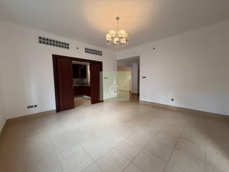 Spacious 2 Bedroom Apartment | BLVD And Pool View| Dubai - Image 9