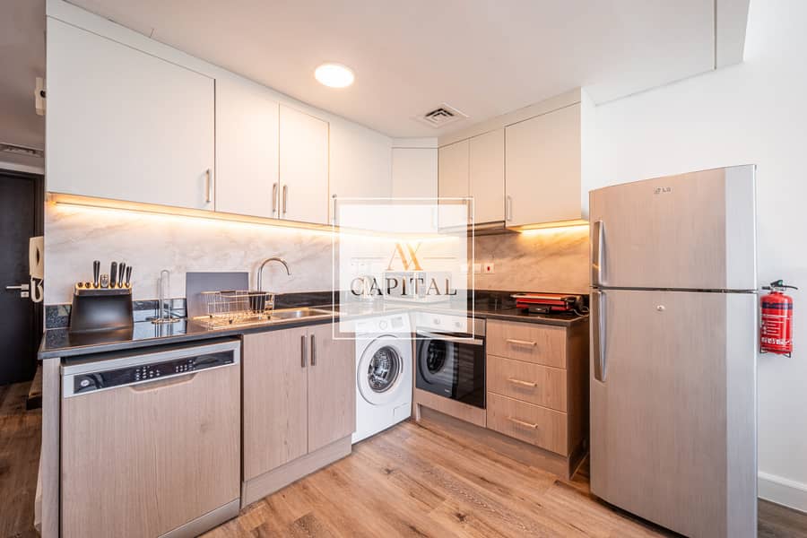 Luxurious 1 Bed Duplex | Furnished | Upgraded - Image 9