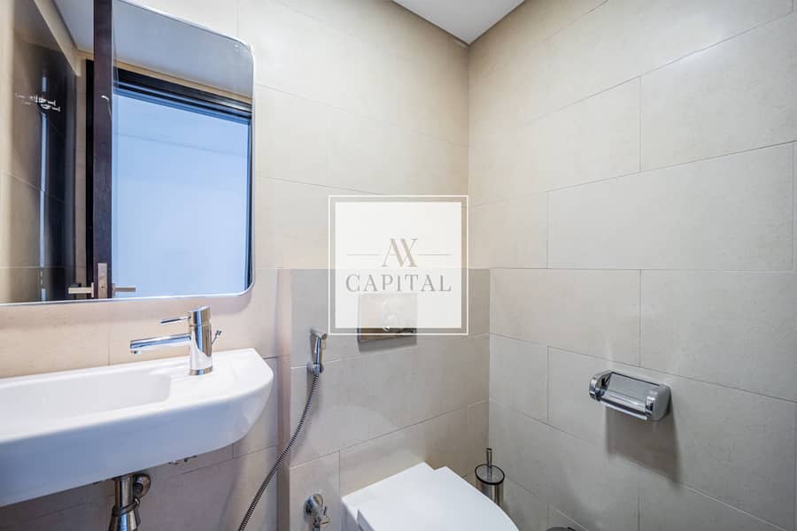 Luxurious 1 Bed Duplex | Furnished | Upgraded - Image 11