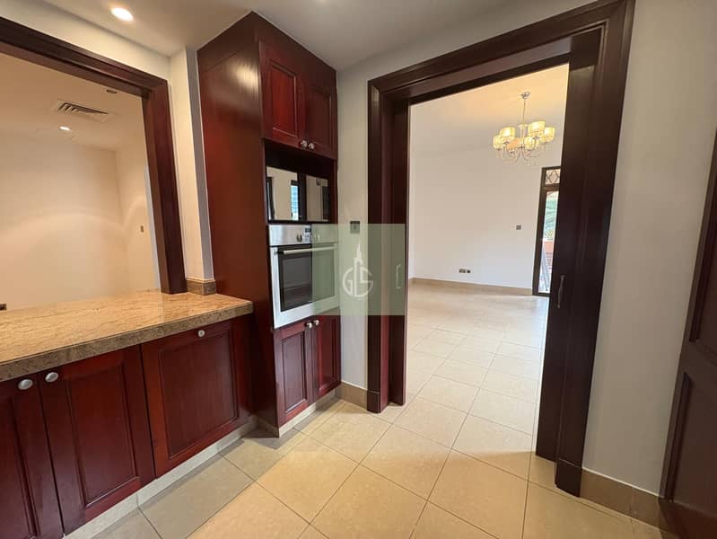 Spacious 2 Bedroom Apartment | BLVD And Pool View| Dubai - Image 16