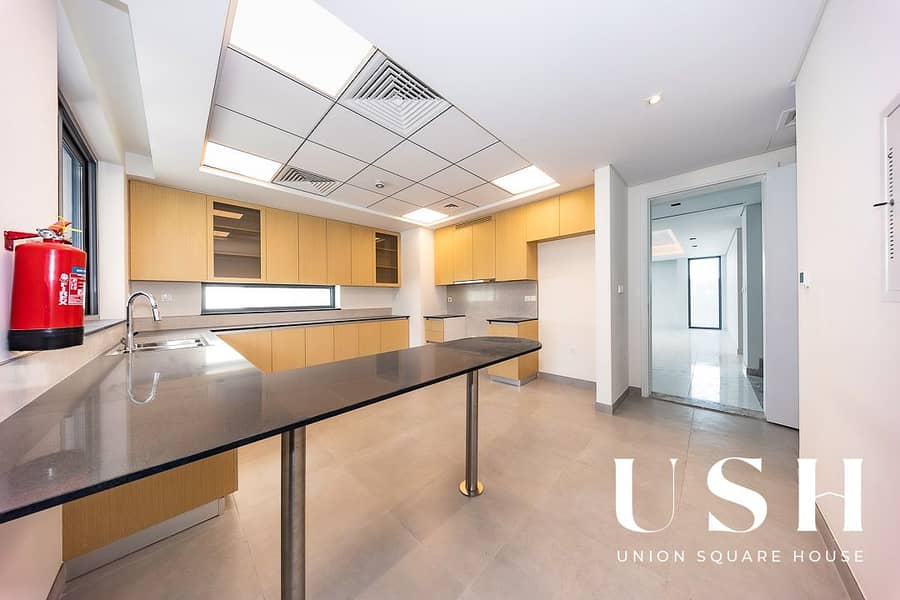 Spacious 4BR Home | Prime Location | Modern - Image 6