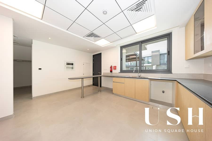 Spacious 4BR Home | Prime Location | Modern - Image 8