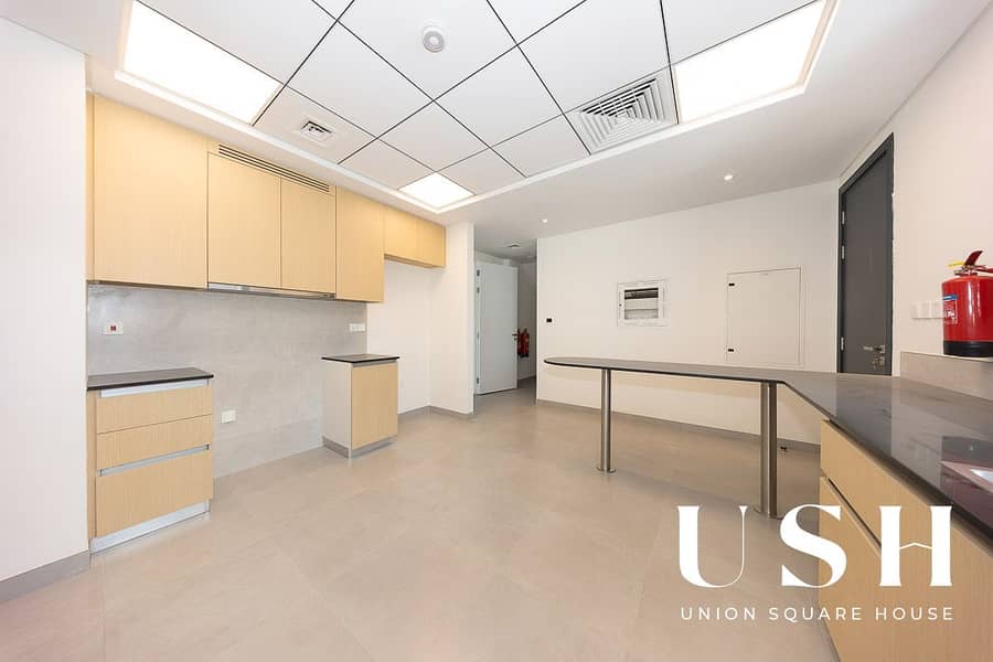 Spacious 4BR Home | Prime Location | Modern - Image 9