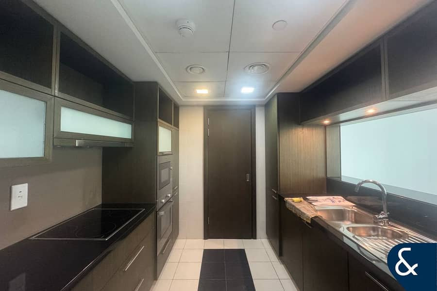 Unfurnished | 2 Bedroom | Boulevard Views - Image 8