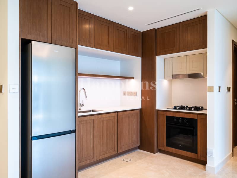 Fully Furnished | Mid Floor | 2 Cheques - Image 11
