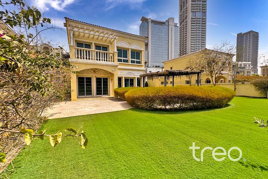 Beautiful Villa | Central location | Large plot