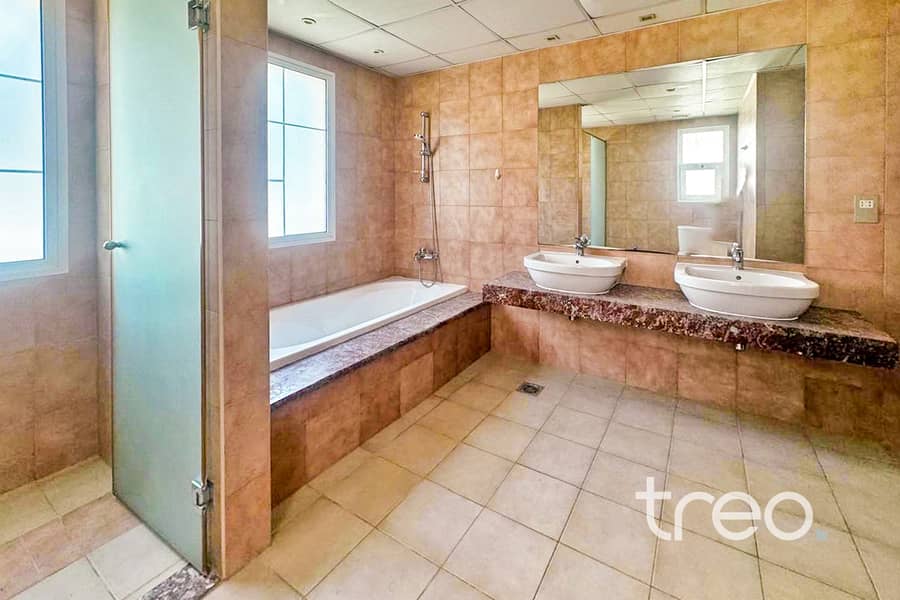 Beautiful Villa | Central location | Large plot - Image 11