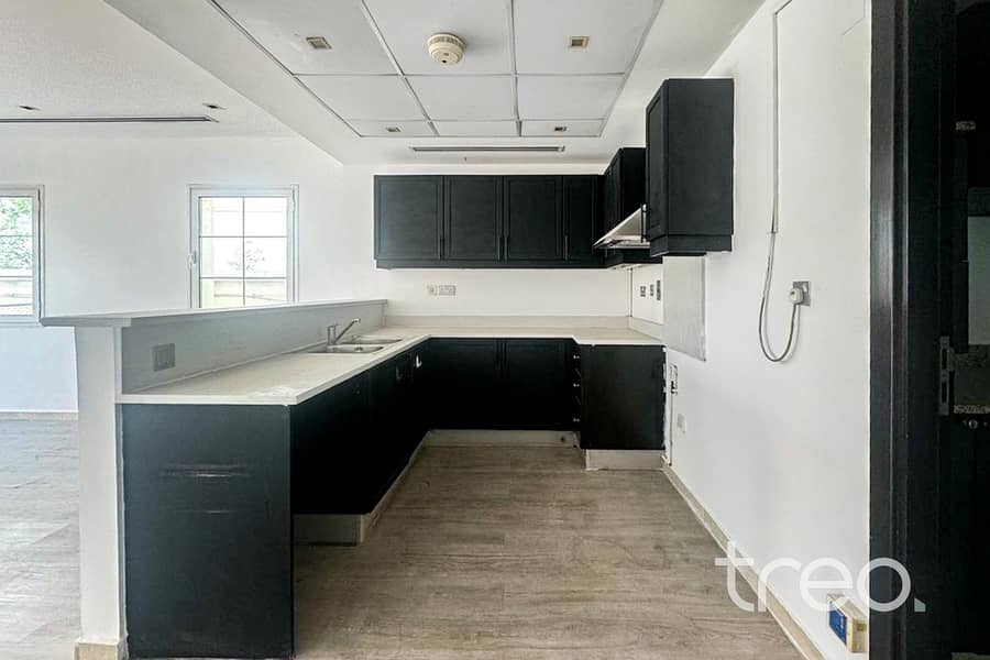 Beautiful Villa | Central location | Large plot - Image 17