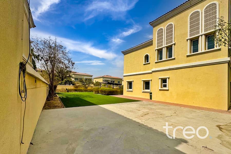 Beautiful Villa | Central location | Large plot - Image 18