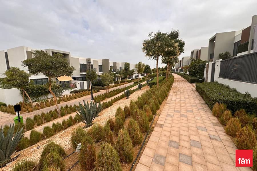 1 minutes to park , Good Deals - Image 8