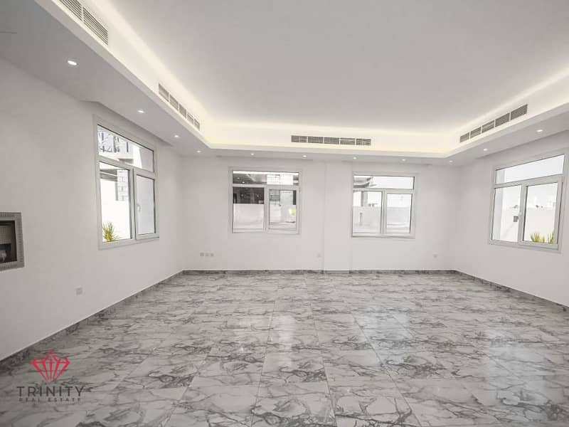 Spacious 4-Bedroom Luxury Villa - Image 7