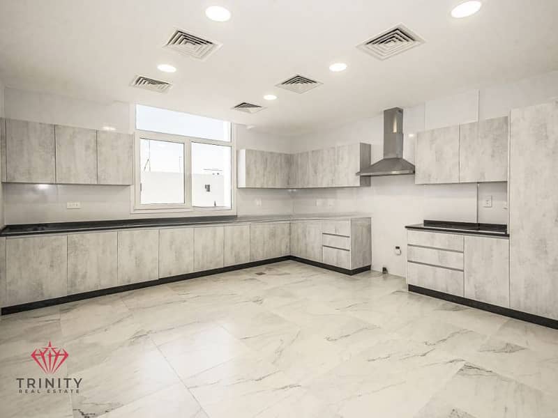 Spacious 4-Bedroom Luxury Villa - Image 9