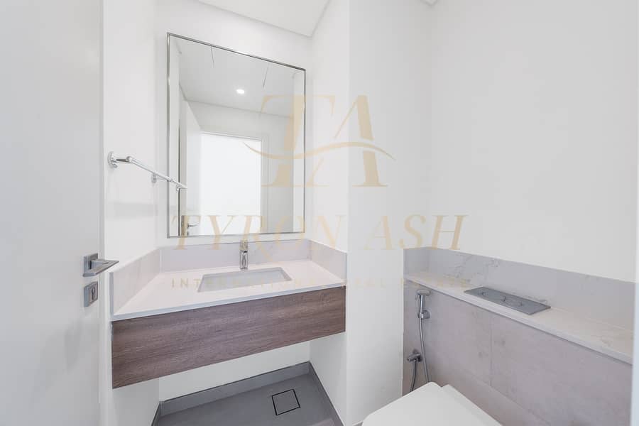 ELEGANT HOME | SPACIOUS LAYOUT | VACANT - Image 11