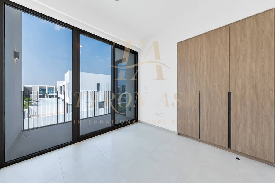 ELEGANT HOME | SPACIOUS LAYOUT | VACANT - Image 6