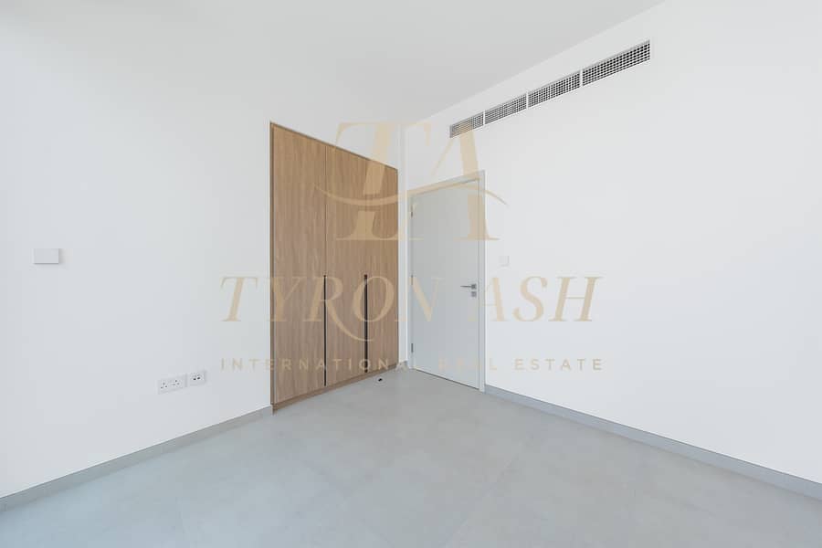 ELEGANT HOME | SPACIOUS LAYOUT | VACANT - Image 7