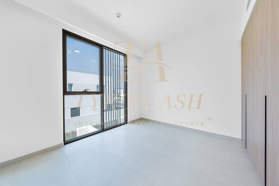 ELEGANT HOME | SPACIOUS LAYOUT | VACANT - Image 13