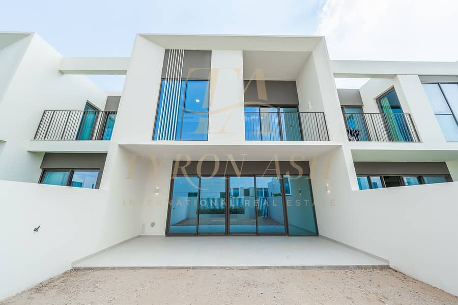 ELEGANT HOME | SPACIOUS LAYOUT | VACANT - Image 18