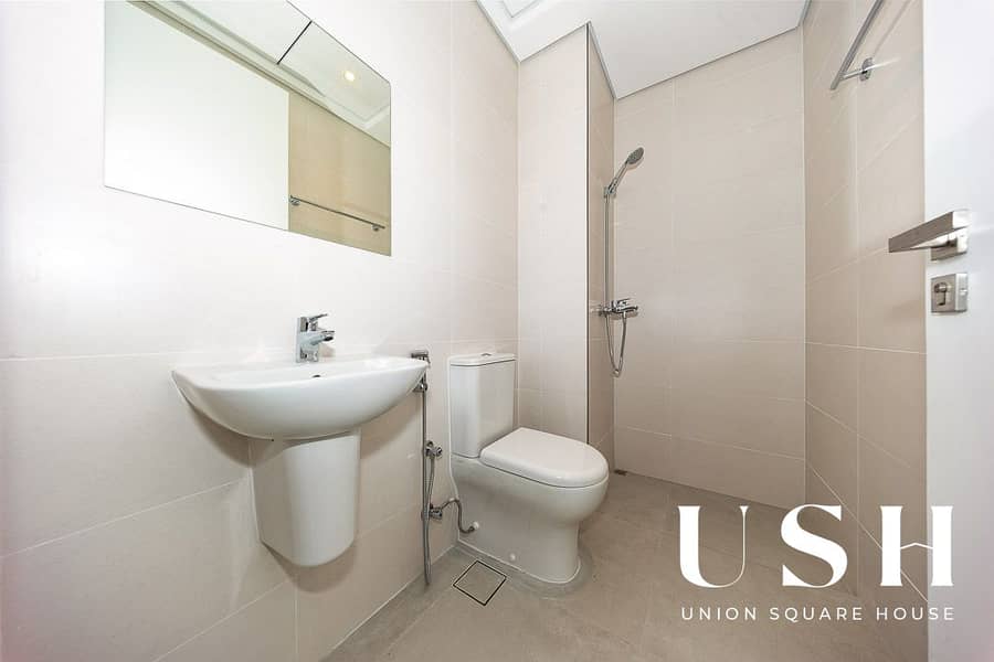 Spacious 4BR Home | Prime Location | Modern - Image 12