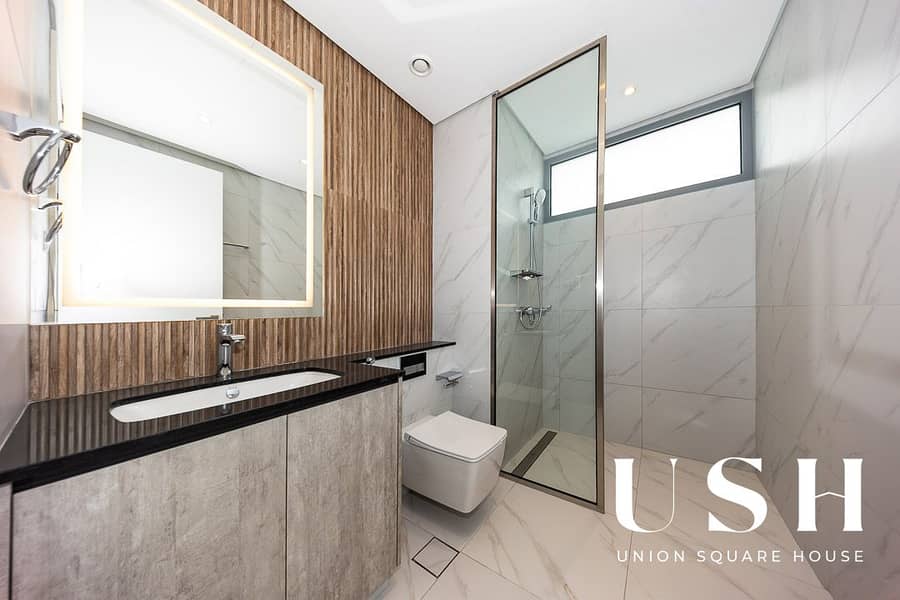 Spacious 4BR Home | Prime Location | Modern - Image 32