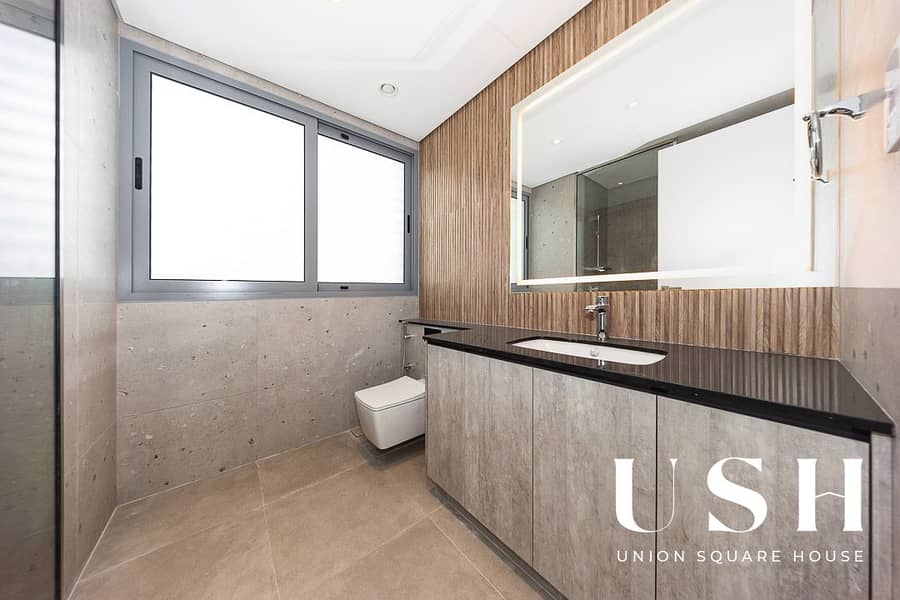 Spacious 4BR Home | Prime Location | Modern - Image 36