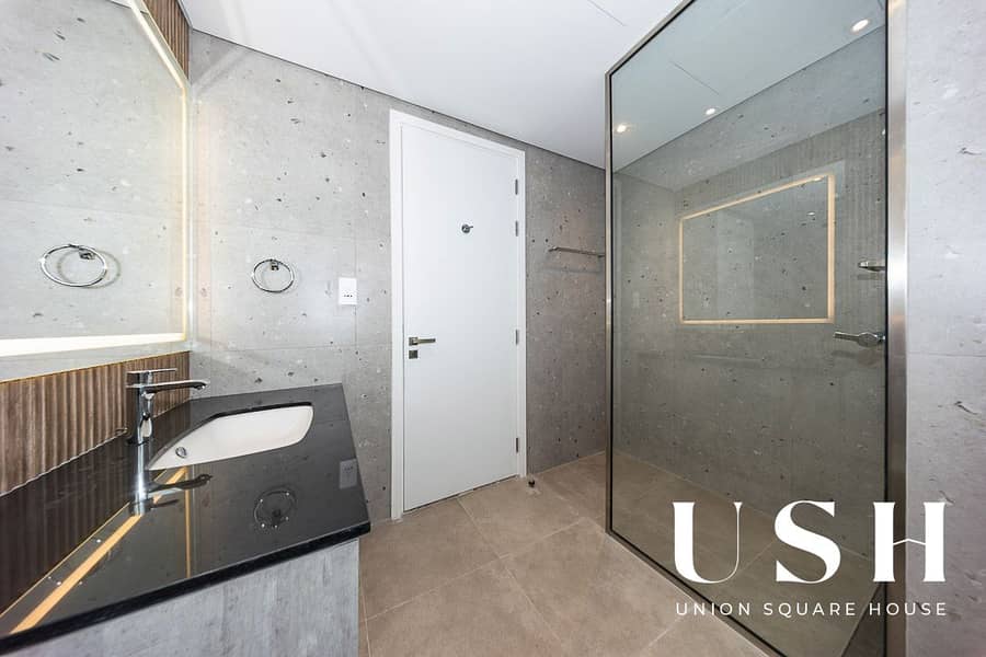 Spacious 4BR Home | Prime Location | Modern - Image 37