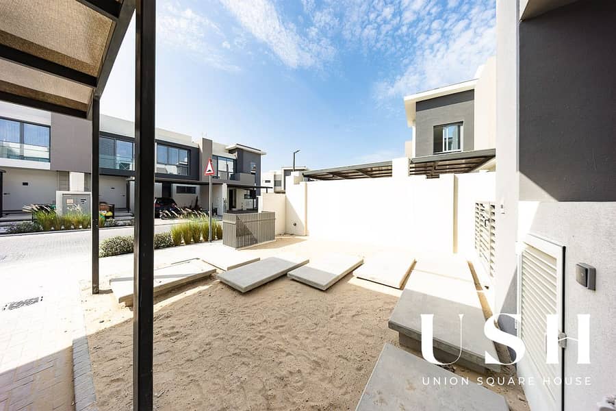 Spacious 4BR Home | Prime Location | Modern - Image 44