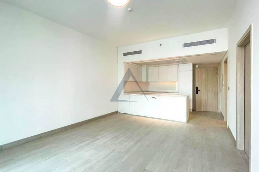 Luxury Apartment with Park View Next to Hotel in JVC