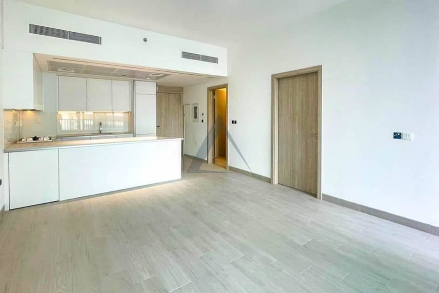 Luxury Apartment with Park View Next to Hotel in JVC