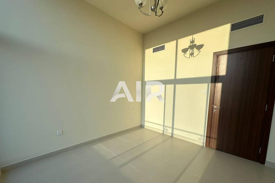 Luxury Living | 4BR Villa | Modern Amenities - Image 13