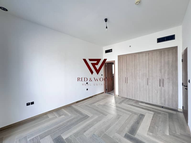 Luxury living || Huge Size || Fitted Kitchen