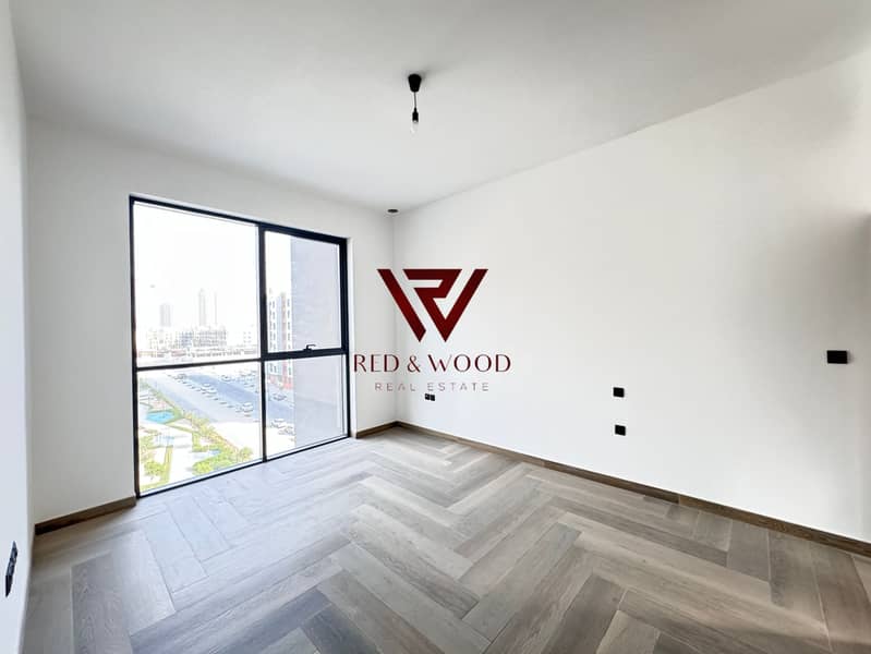 Luxury living || Huge Size || Fitted Kitchen