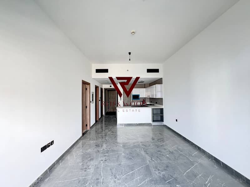 Luxury living || Huge Size || Fitted Kitchen