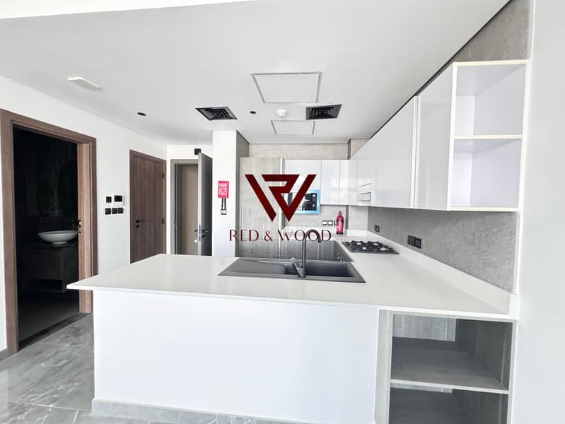 Luxury living || Huge Size || Fitted Kitchen - Image 6