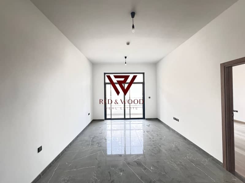 Luxury living || Huge Size || Fitted Kitchen - Image 7